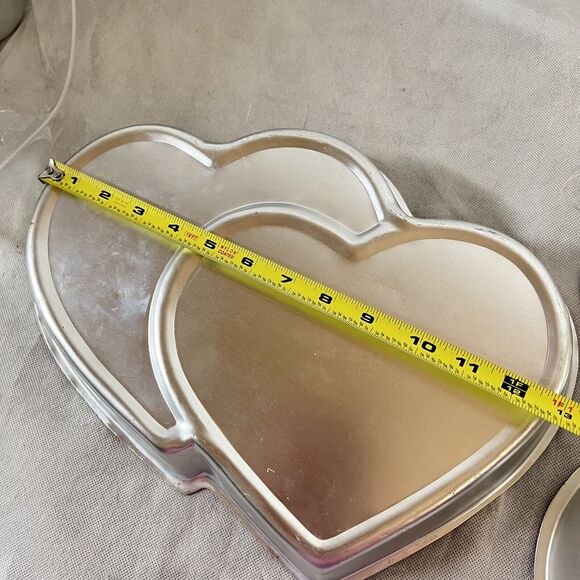Lot Of 2 Vintage Wilton Dog Aluminum Cake Pan 1987 & Double Heart Cake Pan 1979 - Picture 8 of 12